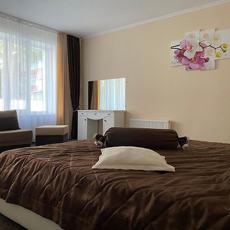 Орхідея Hotel Romny Bagian luar foto