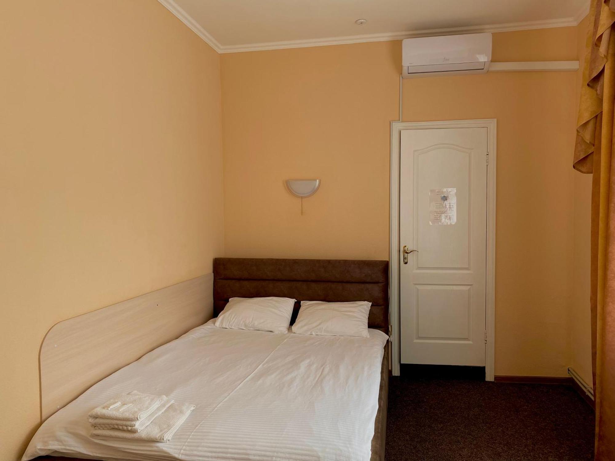 Орхідея Hotel Romny Bagian luar foto