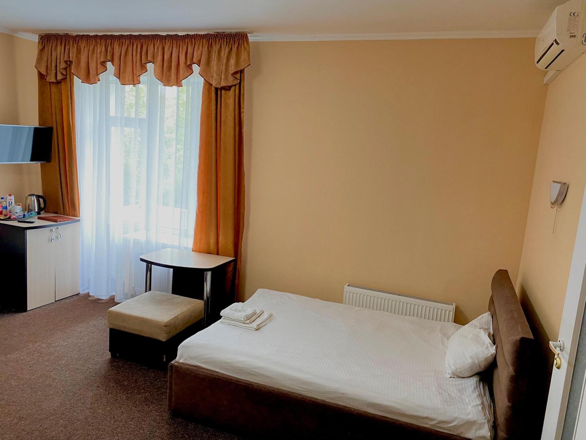 Орхідея Hotel Romny Bagian luar foto
