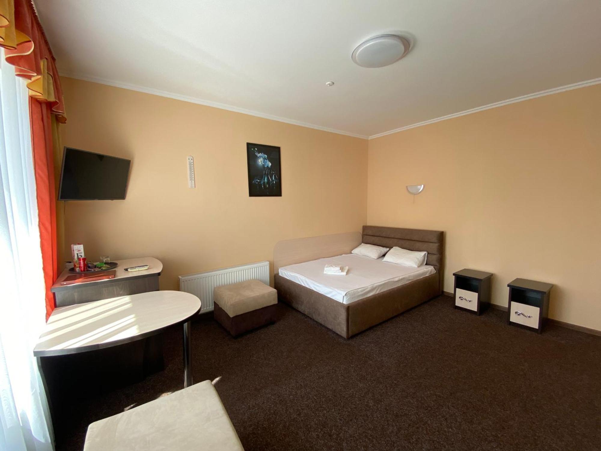Орхідея Hotel Romny Bagian luar foto