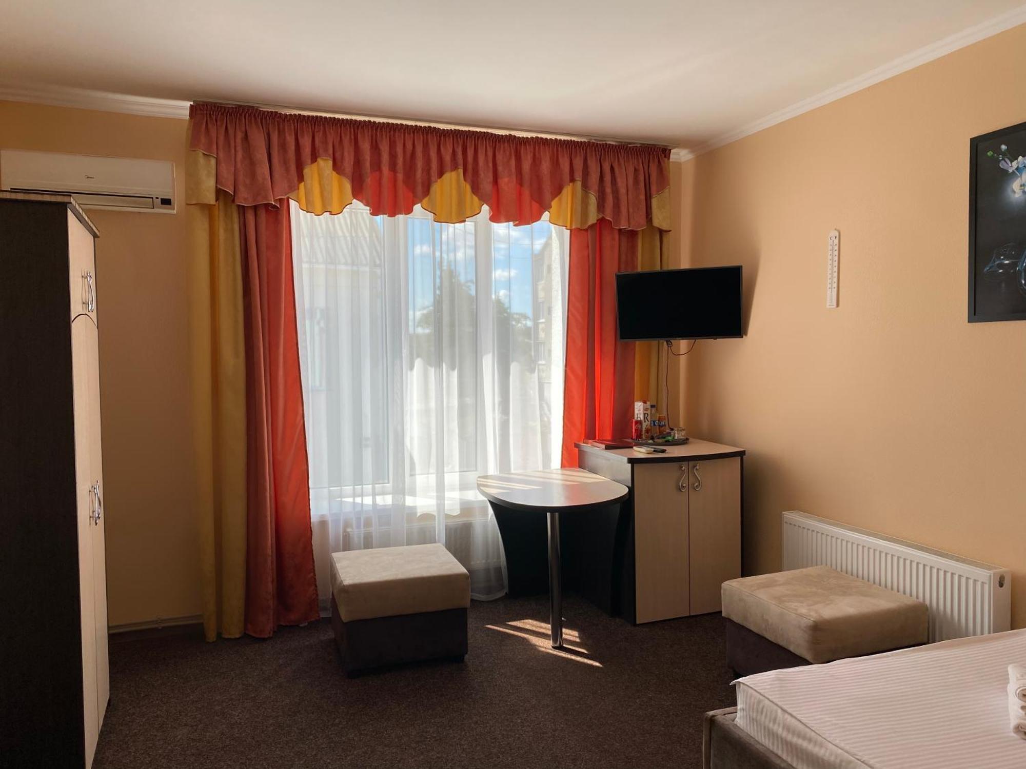 Орхідея Hotel Romny Bagian luar foto