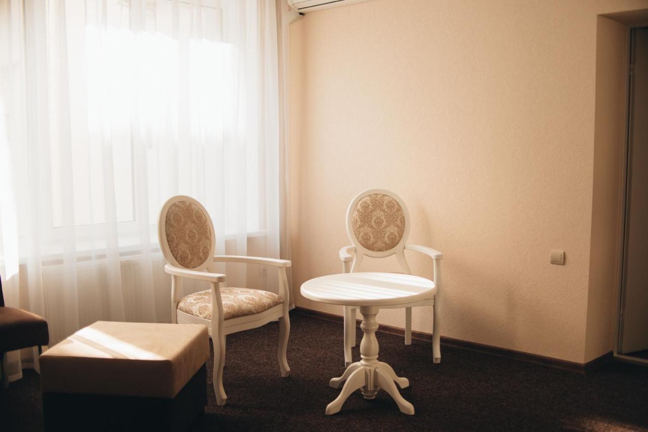 Орхідея Hotel Romny Bagian luar foto