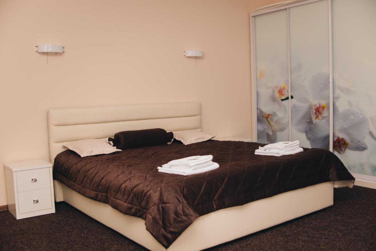 Орхідея Hotel Romny Bagian luar foto